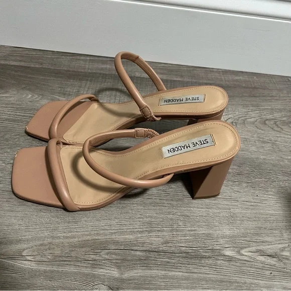 Steve Madden Nude Block Heel Sandals - Picture 5 of 6